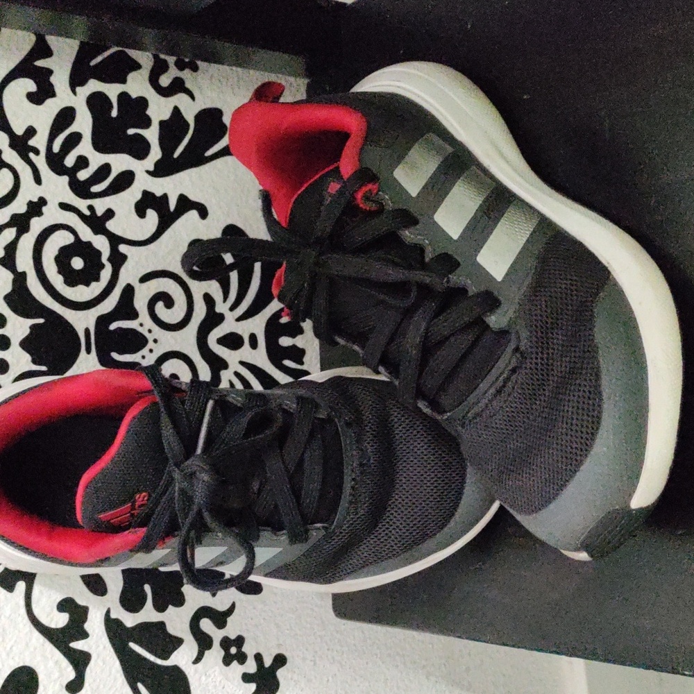 Kids Adidas running shoes with cloudfoam